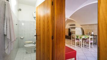 Dusche, Haartrockner, HandtĂŒcher