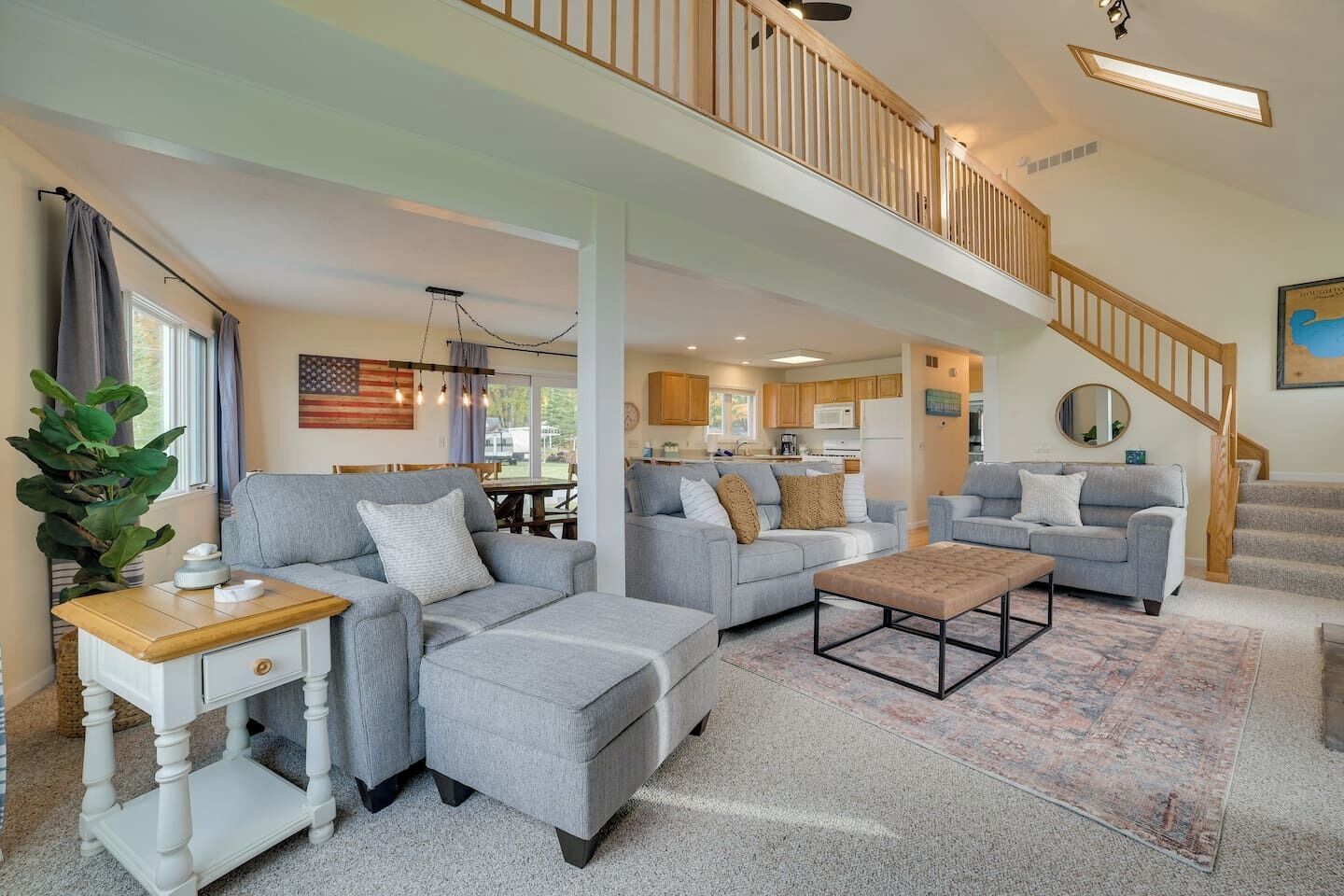 Älytelevisio, videopelejä, pöytäjalkapallopöytä, pöytätennispöytä