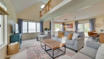 Smart TV, videogames, pebolim, mesa de pingue-pongue