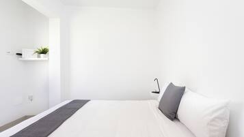 2 dormitoris, planxa i posts de planxar, wifi i roba de llit