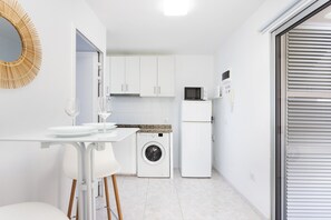 Microwave, stovetop, coffee/tea maker, toaster - Home2Book Sunlit Coastal Escape, Puerto Santiago (Puerto Santiago)