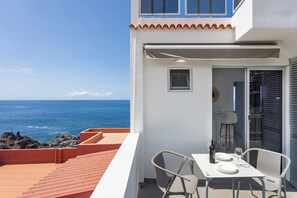 Outdoor dining - Home2Book Sunlit Coastal Escape, Puerto Santiago (Puerto Santiago)
