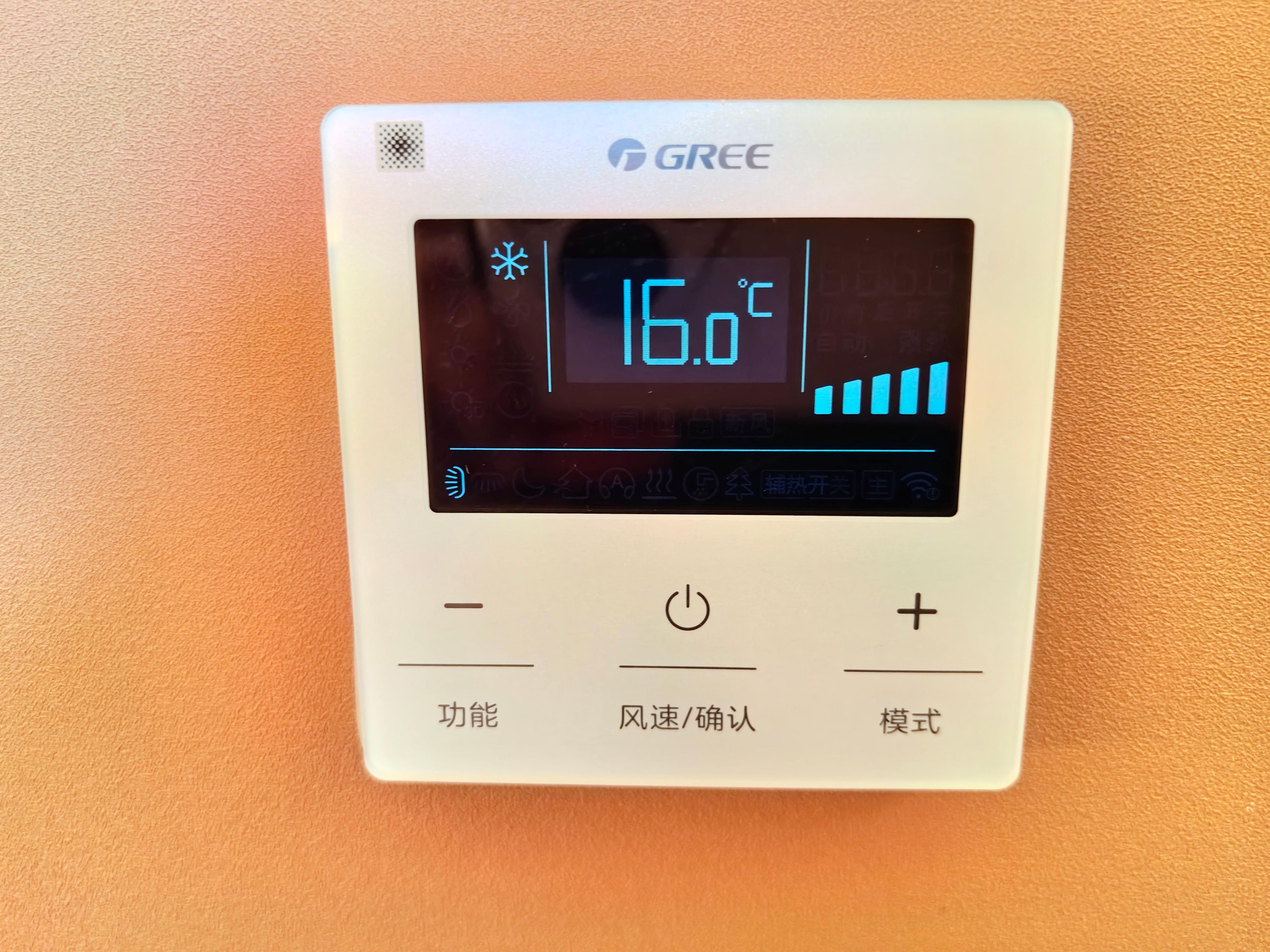 A GREE digital thermostat with a temperature display and control buttons.