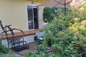Terrace/patio - House in the green in Pietrasanta (Pietrasanta)