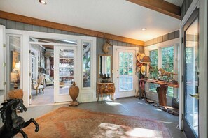 Huvila (Multiple Bedrooms) | Sisätilat