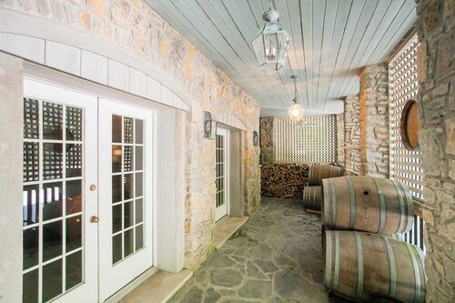 35 Acre Villa w/ Pool, Spa, Wine Cellar & Gym + Near Golf Club La Pearla Ranch by Avantstay