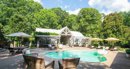 35 Acre Villa w/ Pool, Spa, Wine Cellar & Gym + Near Golf Club La Pearla Ranch by Avantstay