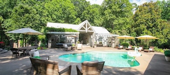 35 Acre Villa w/ Pool, Spa, Wine Cellar & Gym + Near Golf Club La Pearla Ranch by Avantstay