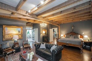 Villa (Multiple Bedrooms) | Interior - 35 Acre Villa w/ Pool, Spa, Wine Cellar & Gym + Near Golf Club La Pearla Ranch by Avantstay (Kingston Springs)