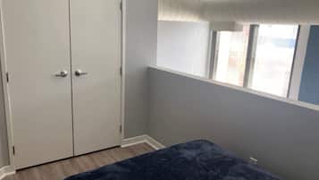 1 bedroom, desk, iron/ironing board, WiFi