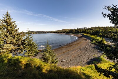 Ocean View Cottage: Wake Up to Waves at Friends by the Ocean