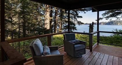 Ocean View Cottage: Wake Up to Waves at Friends by the Ocean