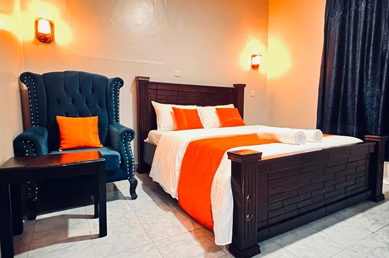 高级房, 1 张特大床, 私人浴室 | 熨斗/熨衣板、免费 WiFi