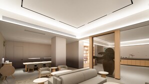 A modern interior with a sofa, round tables, and a bookshelf. - Ji Hotel Guangzhou Baiyun Airport Renhe Metro (Guangzhou)