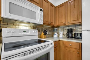 Condo, Multiple Beds (San De Luna #2) | Private kitchen