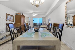 Condo, Multiple Beds (San De Luna #2) | Dining