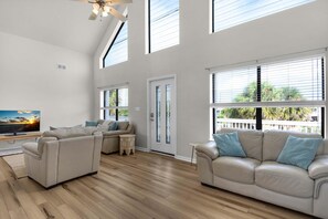 ハウス ベッド (複数台) (Blue Heron) | リビング エリア