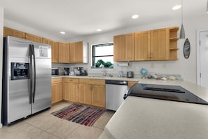 House, Multiple Beds (Blue Heron) | Private kitchen