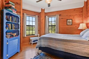 3 bedrooms, iron/ironing board, bed sheets
