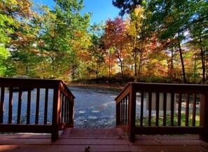Property grounds - Gatlinburg Mountain Cabin with Modern Comforts (Gatlinburg)