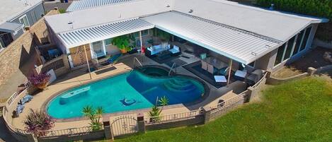 Et oppvarmet basseng