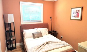 4 habitaciones, tabla de planchar con plancha, wifi y ropa de cama 