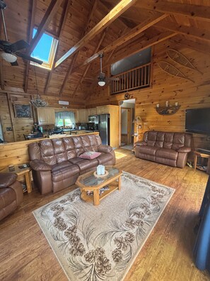 TV, fireplace - Spacious 5-bedroom lake house on Akers Pond in Errol (Errol)