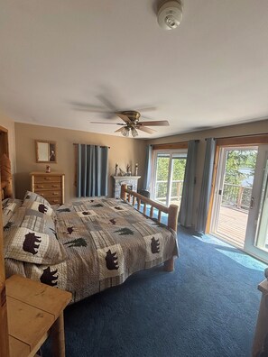 5 bedrooms, iron/ironing board, WiFi, bed sheets - Spacious 5-bedroom lake house on Akers Pond in Errol (Errol)