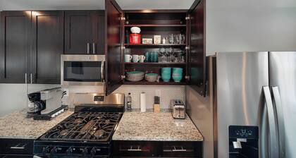 NEW! Cozy 2BR // Pet-Friendly // 5 Min to Downtown