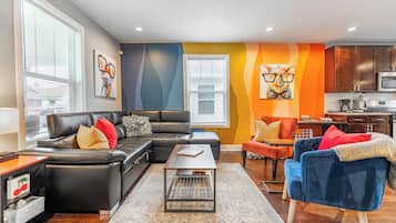 Smart TV, libros y estéreo