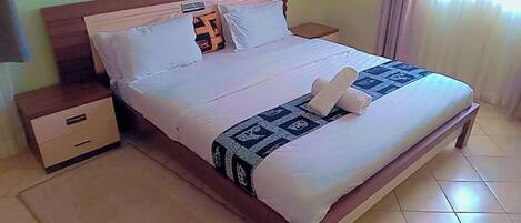 6 室のベッドルーム、インターネット、ベッドシーツ