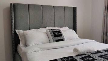 10 bedrooms, internet, bed sheets