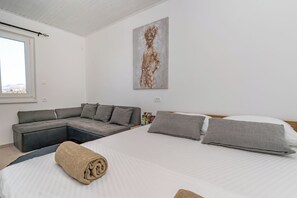 1 habitación, tabla de planchar con plancha, internet y ropa de cama 