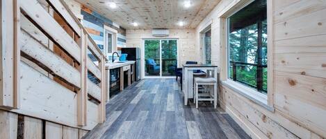 المنشأة من الداخل