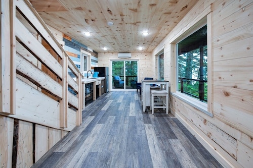 Cliffside Cottage – Stunning Ocean Views at Friends by the Ocean