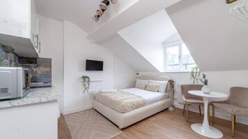 Iron/ironing board, Internet, bed sheets