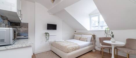 Iron/ironing board, Internet, bed sheets