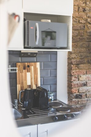 Fridge, microwave, stovetop, coffee/tea maker