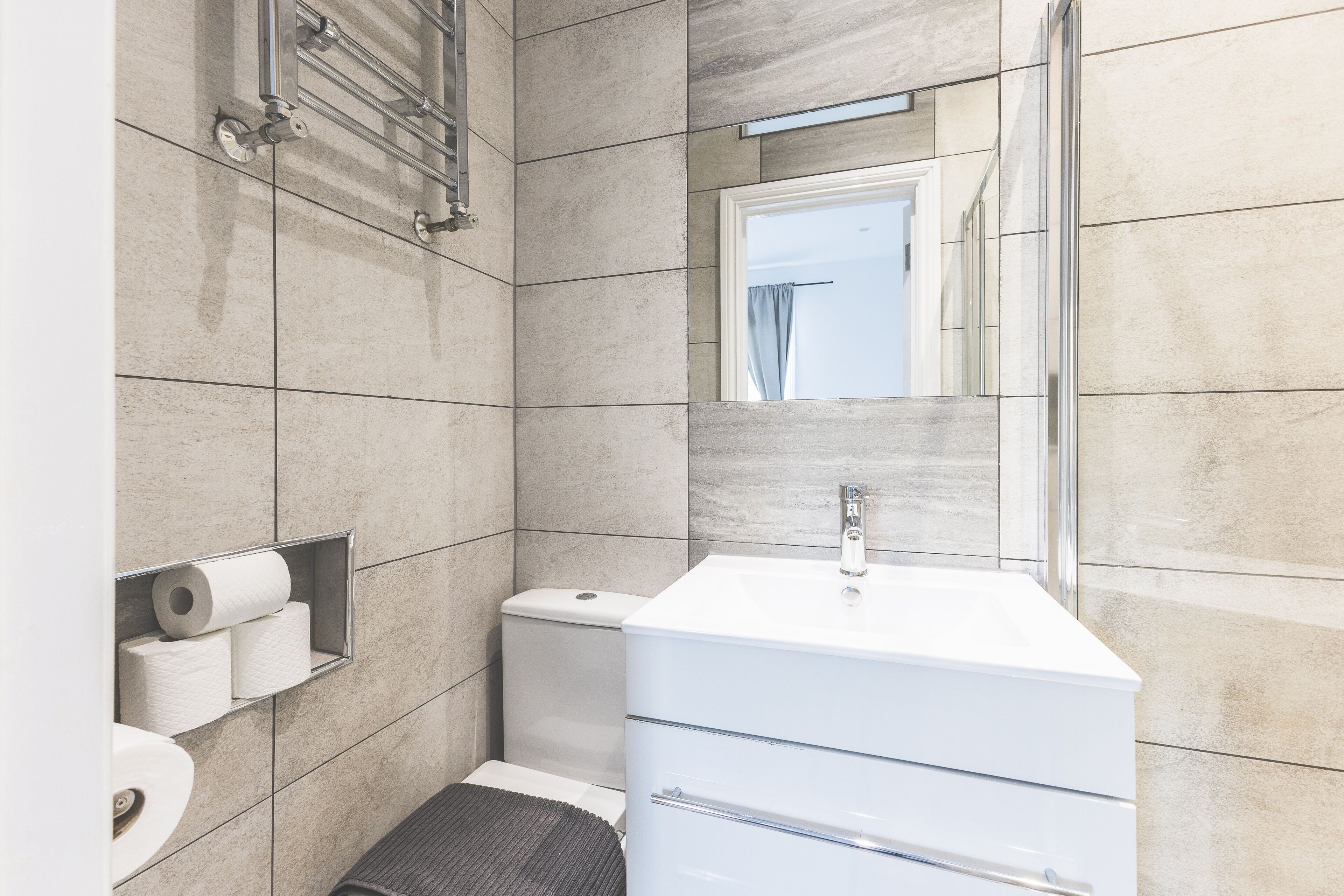 Hårføner og håndklær