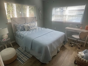 3 bedrooms, desk, iron/ironing board, WiFi