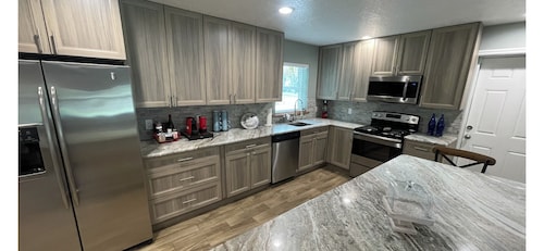 Relax with the whole family at this peaceful, private & near beach house!