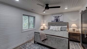 4 bedrooms, desk, iron/ironing board, travel cot