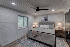 4 dormitoris, escriptori i planxa i posts de planxar 