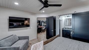 4 bedrooms, desk, iron/ironing board, travel crib