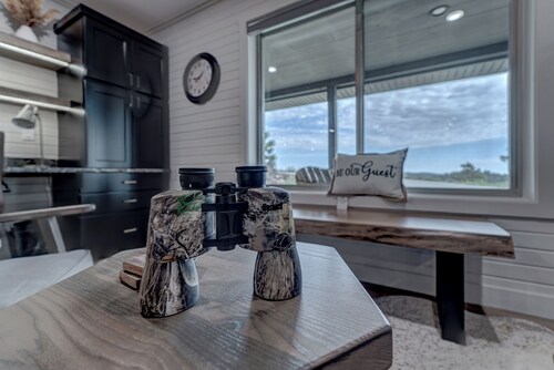 Cozy Haven - 4 En-Suite BR + Hot Tub + Fire Pit