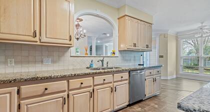 Cozy 3 BR Riverfront home in Westlake just minutes from downtown Lake Charles