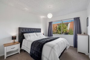 3 chambres, fer et planche à repasser, Wi-Fi, draps fournis