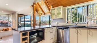 Coastal Sound - Waikawa Holiday Home