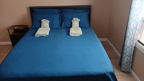 Iron/ironing board, WiFi, bed sheets