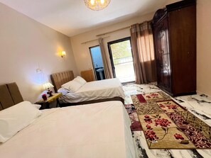 10 bedrooms, iron/ironing board, Internet, bed sheets